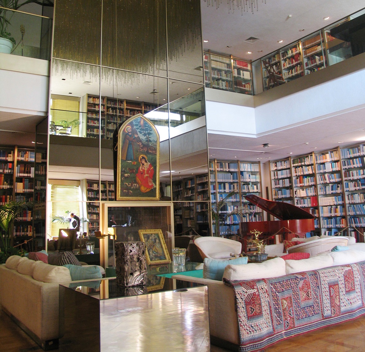 نمایشگاه کتاب‌های خطی در موزه کتابخانه نیاوران برگزار می‌شود